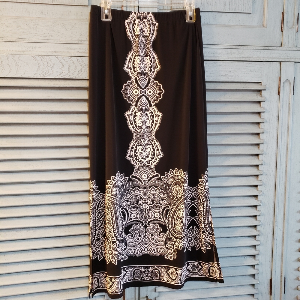 🖤C EST. 1946 Women's Skirt, size S, black and white, gently worn🖤